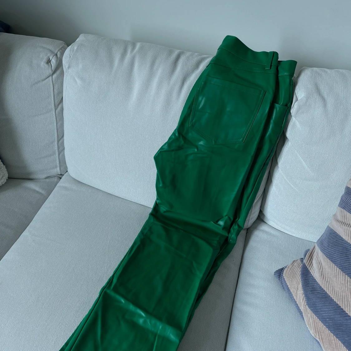 Gröna ”skinnbyxor” - 91