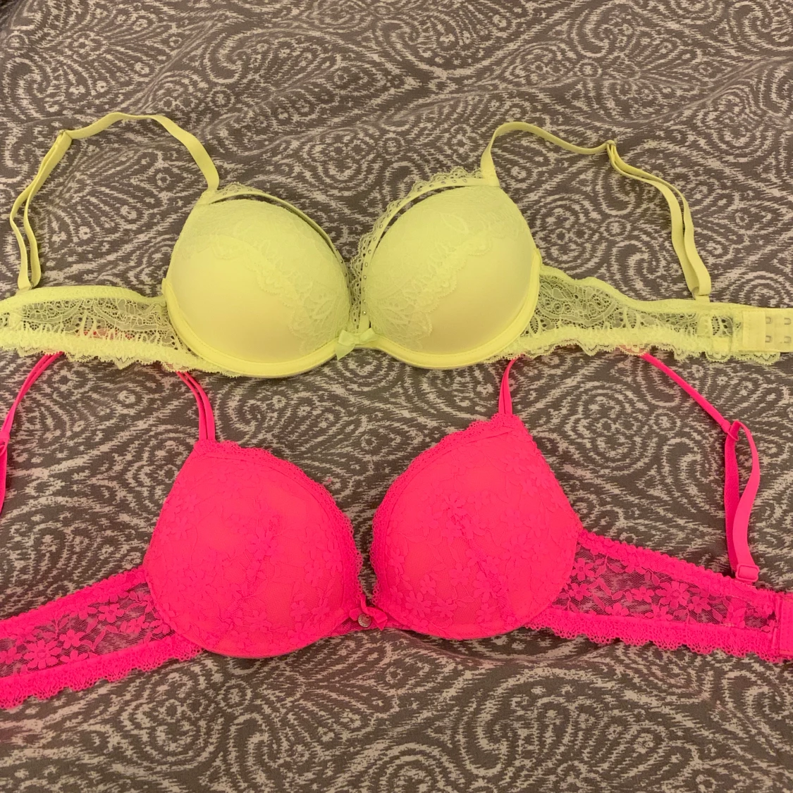 Neonrosa och Neongul bh