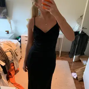 Super fin svart klänning från zara i jätte skönt material
