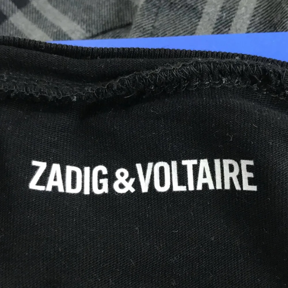 As snygg och cool tröja från Zadig!! . Tröjor & Koftor.