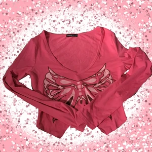 Rosa fjärilströja - Köptes på shein, använd kanske 5 gånger. Frakten ingår i priset 