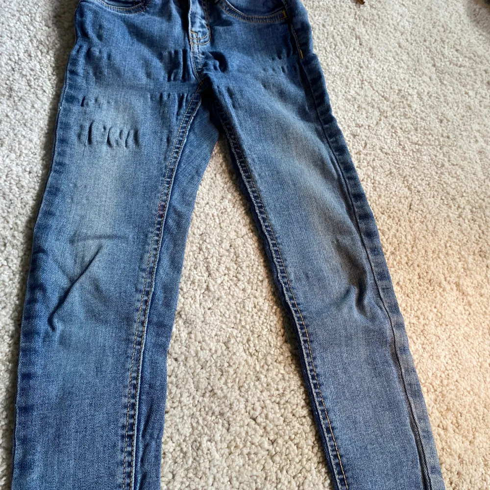  ett par jeans använd ditt 30 gånger . Jeans & Byxor.