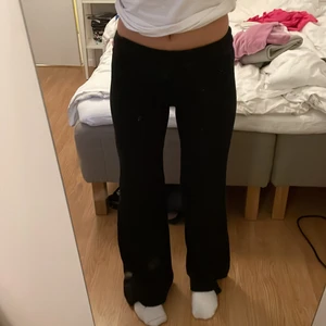 Lågmidjade mjukisbyxor  - super sköna och snygga mjukisbyxor från Gina tricot i stl xs säljer då dem inte kommer till användning längre