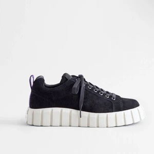 Eytys odessa skor - SAMMA SOM PÅ BILDEN FAST MED VITA SNÖREN! Så snygga skor från eytys, odessa! 