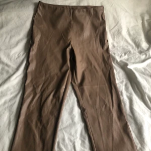 bruna jeans - ett par snygga bruna jeans från bubbleroom 🤎 