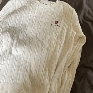 Bondelid tröja - Kabelstickad tröja från bondelid  Normal i storlek  Bra använt skick, inga defekter 