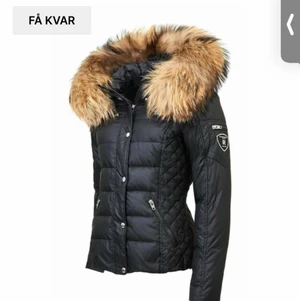 Rockandblue jacka - Säljer min rockandblue jacka. Använd en vinter, köptes för 3000kr och säljer för 1000kr. Skriv för frågor💗💗