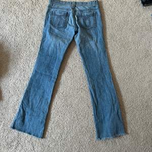 Säljer mina sjukt snygga lågmidjade juicy couture jeans då dem är för små för mig! Dem är bootcut och lågmidjade! Pris kan diskuteras vid en snabb affär