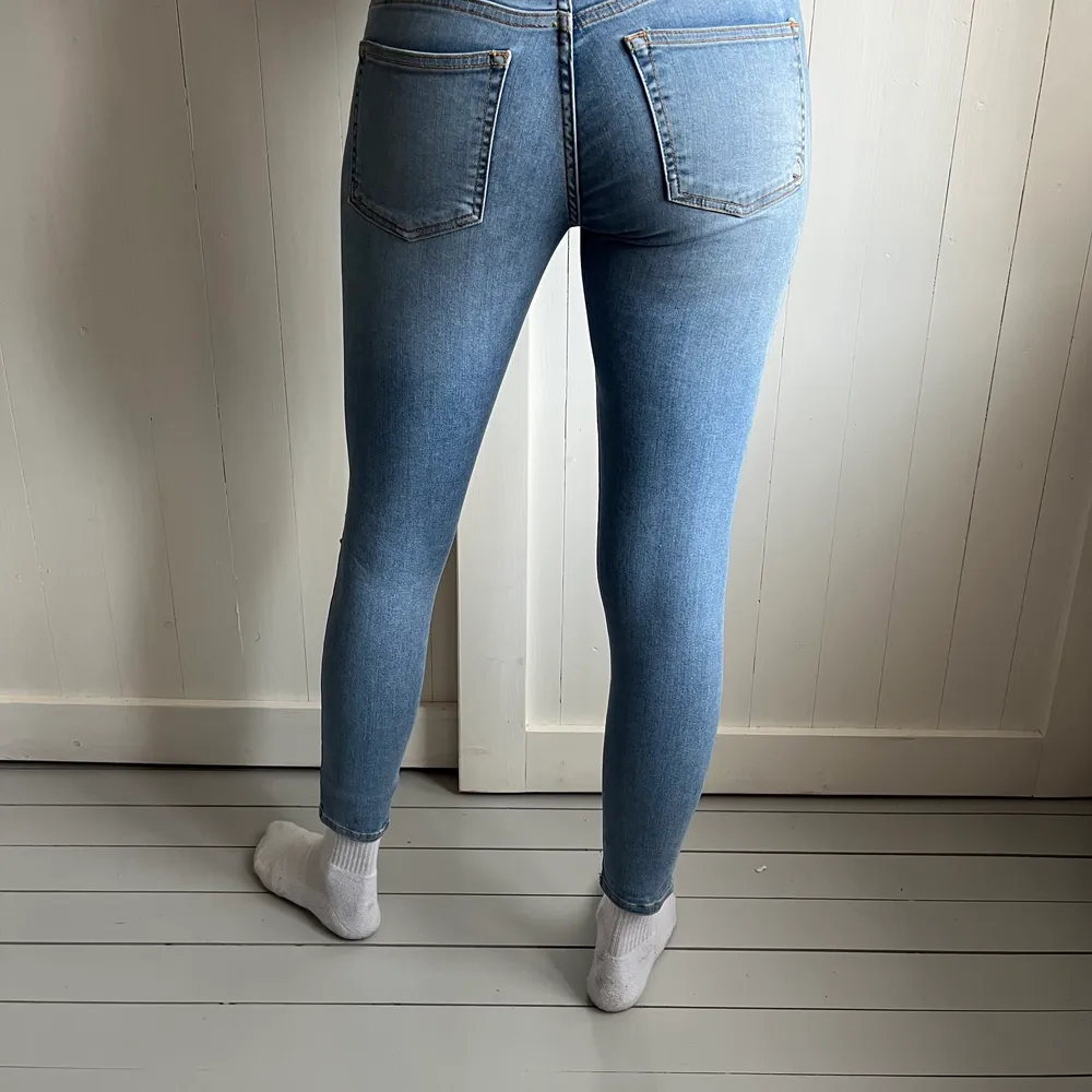 Jeans ifrån bikbok i strl M! I fint skick. . Jeans & Byxor.