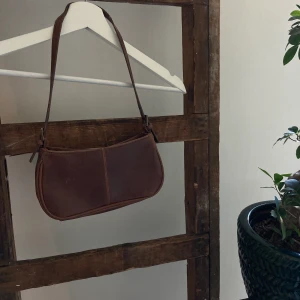 Väska storlek small  - Brun unik liten skinnväska🤎 Frakt ingår.