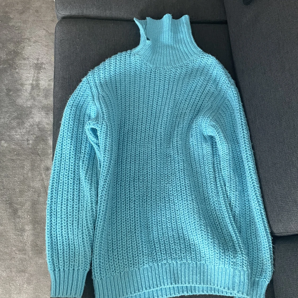 Klänning och stickad tröja