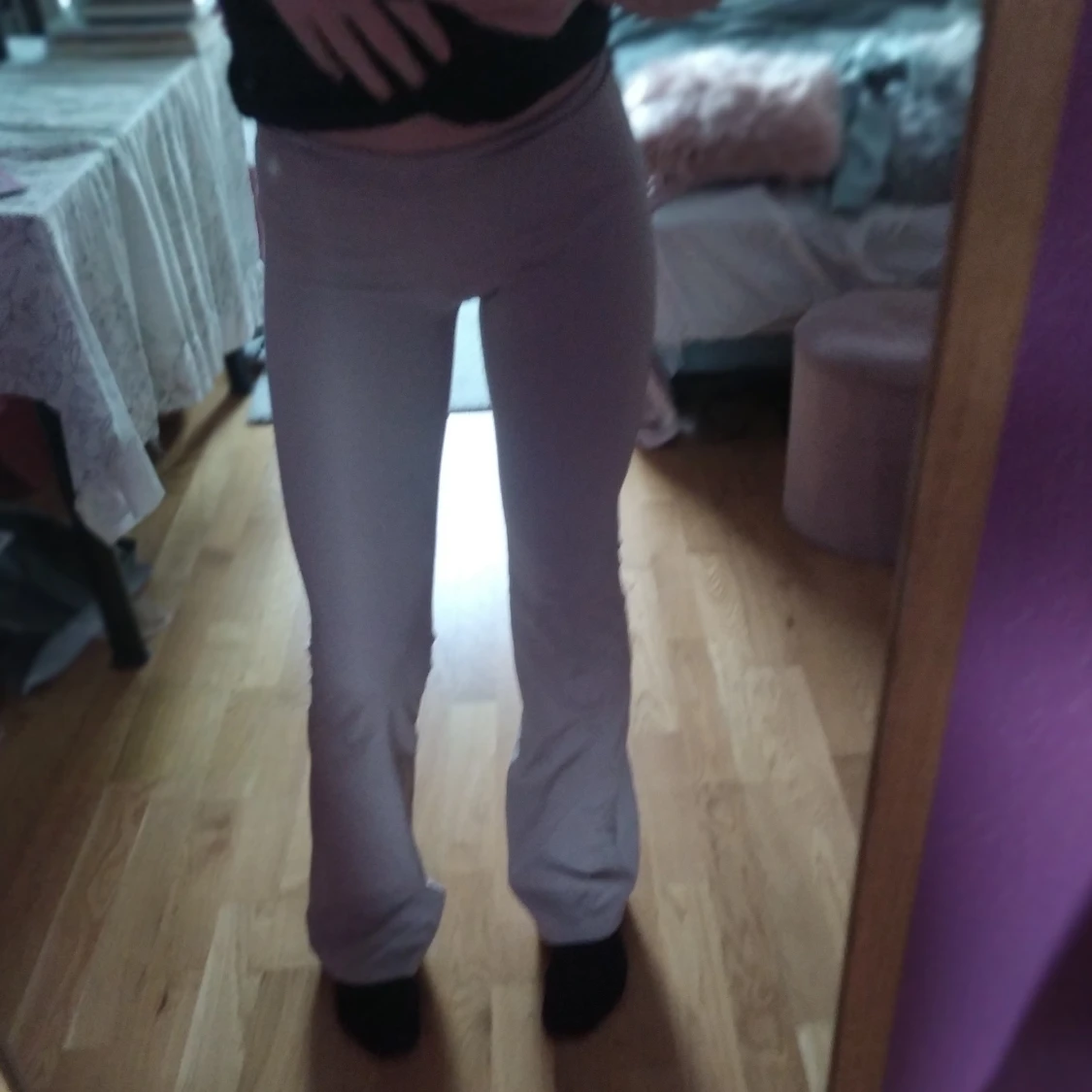 Utsvängda tränibgsbyxor