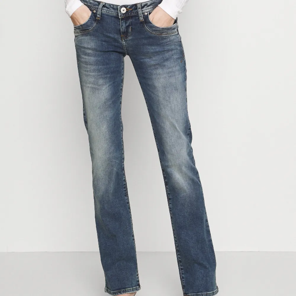 Säljer mina super fina ltb jeans i modellen valerie 💕 Köpte på Zalando för 705kr och säljer för 450kr i mycket gott skick. . Jeans & Byxor.