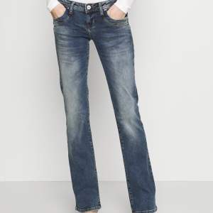 Säljer mina super fina ltb jeans i modellen valerie 💕 Köpte på Zalando för 705kr och säljer för 450kr i mycket gott skick. 