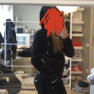 Juicy  - Säljer dom två tillsammans eller separat o de e samma byxor som på andra bilden