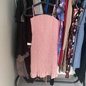 Sommar klänning - Storlek:xs-34 från shein använd aldrig helt ny tight fin passar perfekt 
