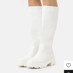 Stövlar / boots - Köpte dessa skor för strax över 600kr men endast kommit till användning 2 gånger & är som nya 🙌🏻 Intresse?