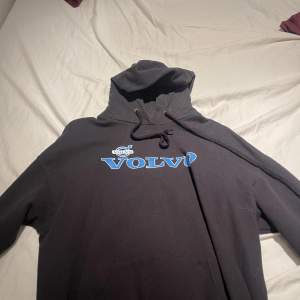 Väldigt skön hoodie  ”Fuck you I drive a volvo ”  Köpt för 200 Säljer för 100