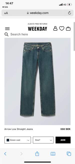 Raka mid waist jeans. Går till marken är 167. Har typ en grön/vintage ton. Nypris 599kr