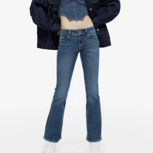 Hm lågmidjade - Från hm. Som nya. Lite 2000s vibe. Nypris 300kr