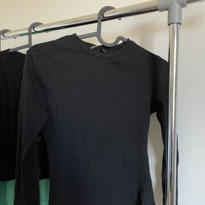 Tröja  - Säljer nu min tröja ifrån shein då den är för liten för mig. Den är oanvänd och i nyskick. Vid frågor skriv till mig🤍