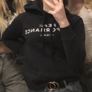 Marinblå peak hoodie - Marinblå peak performance hoodie 