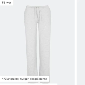 Bikbok mjukbyxor - Bilden är lånad❗️❗️ intressekoll på mina lågmidjade Bikbok mjukisar använda typ 4 gnr då jag inte tycker dem sitter fint på mig säljer också därav😞💗🫶🏽