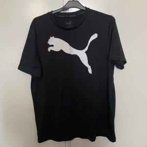 träningströja  - Bra kvalite, har använt den bara 1 gång , träningströja 