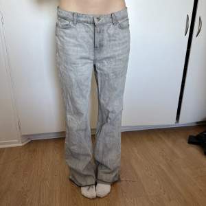 Assnygga jeans från ASOS. Så cool tvätt och superbra längd för mig som är 173cm. Kommer tyvärr inte till användning längre!