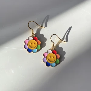 Örhängen  - Hur söta är inte dessa örhängen??😍 för bara 40kr och jag står för frakten 🫶🏼🫶🏼