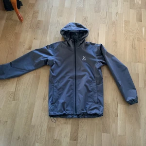 Haglöfs jacka - Helt nytt skick. Använd runt 7 gånger. Köpt för 1800kr. 