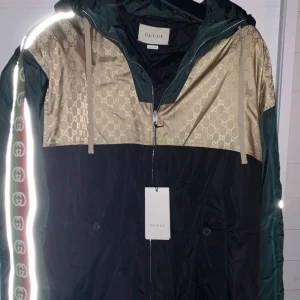 Gucci höstjacka - Gucci höstjacka storlek Xl använd 2 gånger 