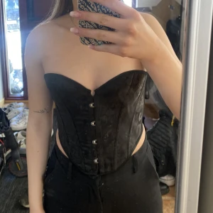 Svart korsett - Säljer min svarta korsett. Endast testad. 100kr + frakt