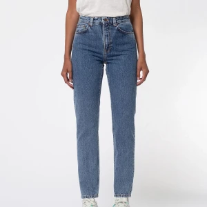 Nudie Breezy Britt - Nudie, Breezy Britt - friendly blue  Köpta förra våren, sparsamt använda och inget att anmärka på! Inköpspris 1600    Strl 28/32  Långa i benen (hellånga på mig som är 179) 