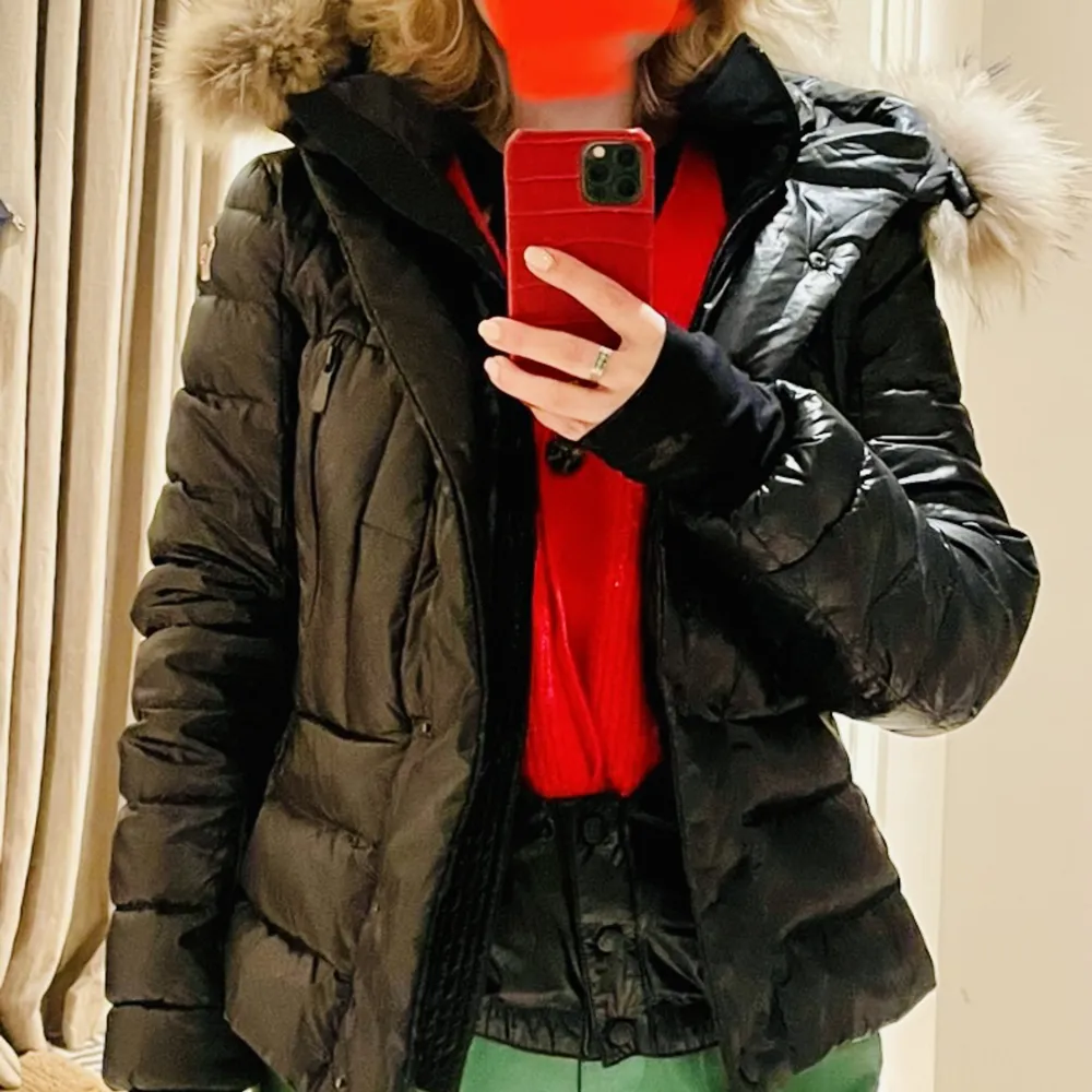 Moncler Grenoble Ski-jacket from 2018. Gift from my mother. Black. Size 4 . Jackor.