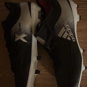 fotbollsskor  - Adidas X 17.2 FG/AG Red Limit🖤endast testade adidas fotbollsskor, som nya!!🖤storlek 36,2/3