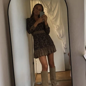 Klänning  - Klänning använd 1 gång. Säljer pga för liten 