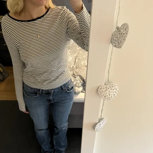 Tröja med bar rygg - Skit snygg tröja från COS med djup rygg i storlek M. Råka beställa en för stor storlek så säljer därav nu. 🤍