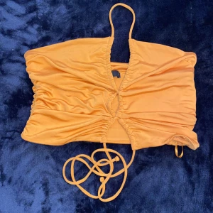 Topp - Säljer denna topp, jättefin och skön!