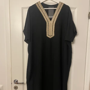 Gandoura, jebba, deshdasha, abaya - Helt nya i storlek one size passar xs-L. Inga returer köpt är köpt.