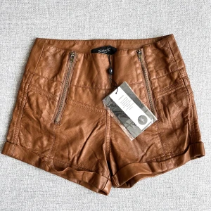 Shorts - Oanvända shorts med prislappen kvar. 