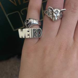 Säljer min så fina ”Weird” ring från Maria Nilsdotter i storlek 17🤩köp direkt för 1500kr