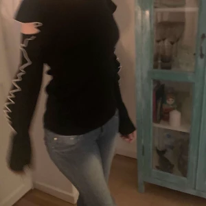 Maje tröja - Säljer denna snygga maje tröja som är perfekt till både fest och vardag😍  Skriv om ni har några frågor!