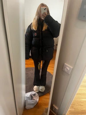 fin fjällräven jacka  - Fint skick men stor för den är i man 