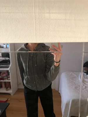 Kofta - Säljer denna sköna koftan från Cubus då den inte längre kommer till användning. Väldigt bra skick!