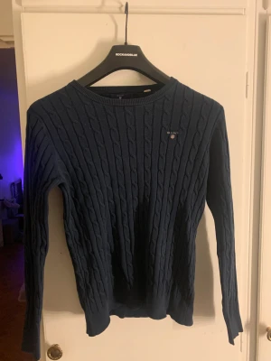 Gant tröja  - Mörkblå gant tröja strl L men skulle säga att den är mer en medium 