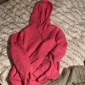 Rosa hoodie från Lindex, aldrig använd. Köpt för 399 och säljer för 120.
