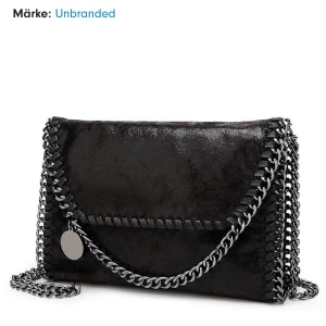 Väska  - Kontakt mig för fler bilder och egna bilder & frågor , väskan är i jätte bra skick ❤️