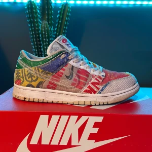 Sb Dunk - Dags att sälja iväg favorit skorna då jag är sugen på 4or Sb dunk city market Size : 8,5/42,5 Cond: 8/10 (täcken på användning) Äkthetsbevis finns, båda påsarna, box Tar trades