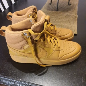 nikeskor - nikeskor i storlek41 använda ett par gånger